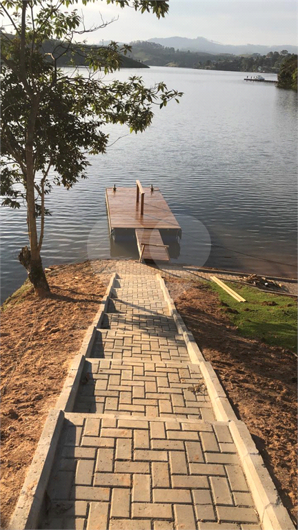 Casa em condomínio fechado Igaratá