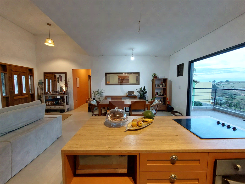 Casa em condomínio fechado Igaratá