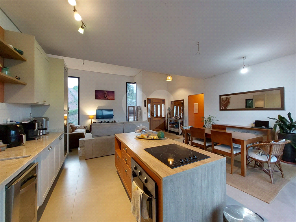 Casa em condomínio fechado Igaratá