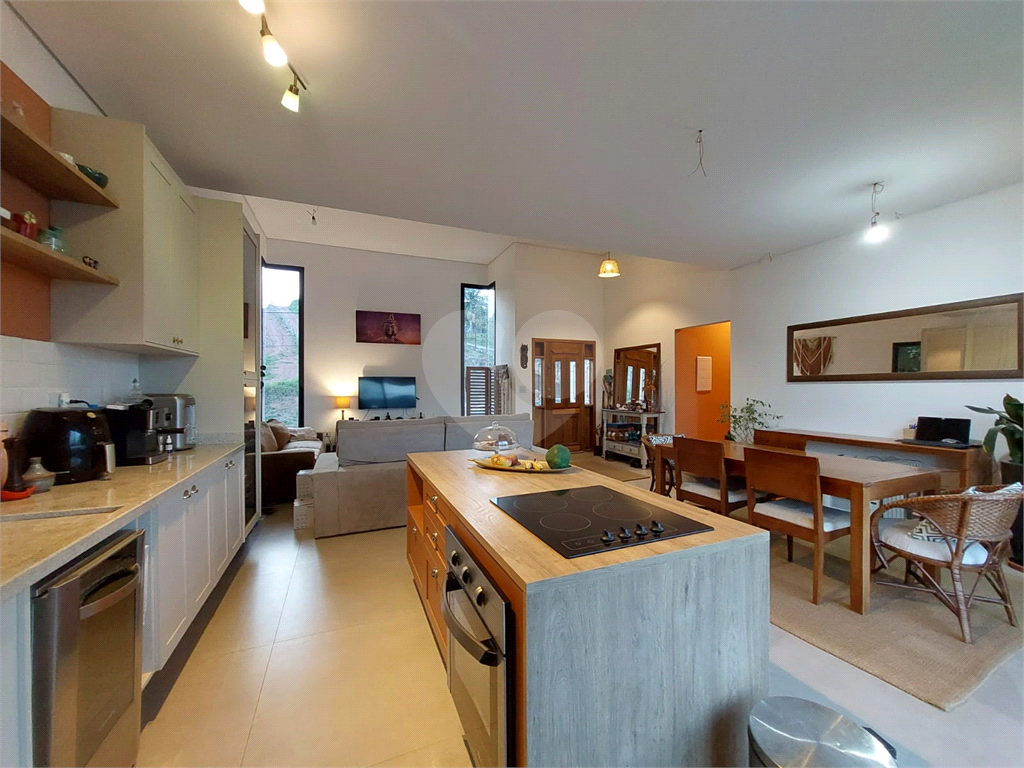 Casa em condomínio fechado Igaratá