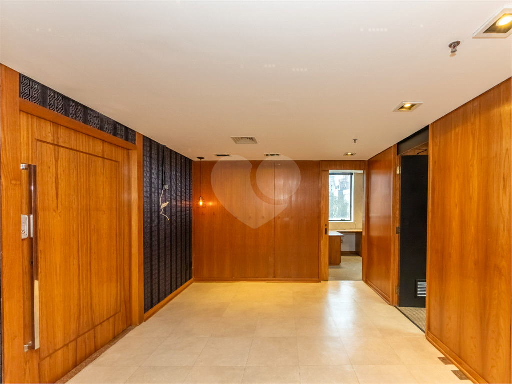 Conjunto comercial à venda no Jardim Paulista – 143 m², 6 salas e 4 vagas