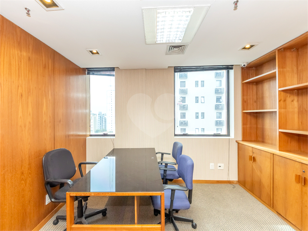 Conjunto comercial à venda no Jardim Paulista – 143 m², 6 salas e 4 vagas