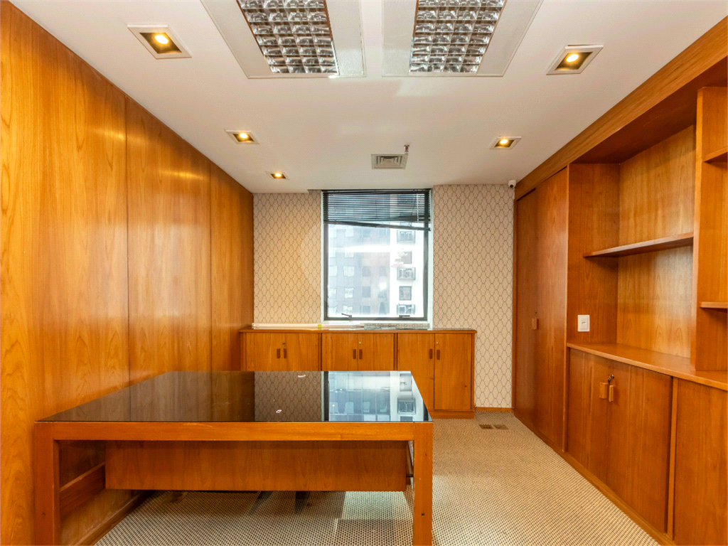 Conjunto comercial à venda no Jardim Paulista – 143 m², 6 salas e 4 vagas