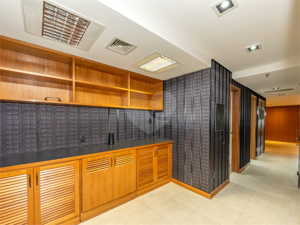 Conjunto comercial à venda no Jardim Paulista – 143 m², 6 salas e 4 vagas