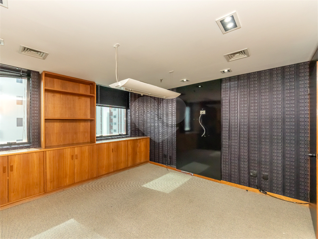 Conjunto comercial à venda no Jardim Paulista – 143 m², 6 salas e 4 vagas