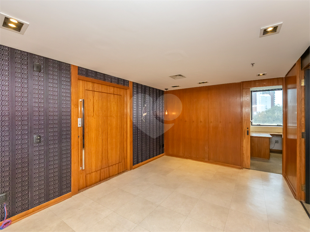 Conjunto comercial à venda no Jardim Paulista – 143 m², 6 salas e 4 vagas