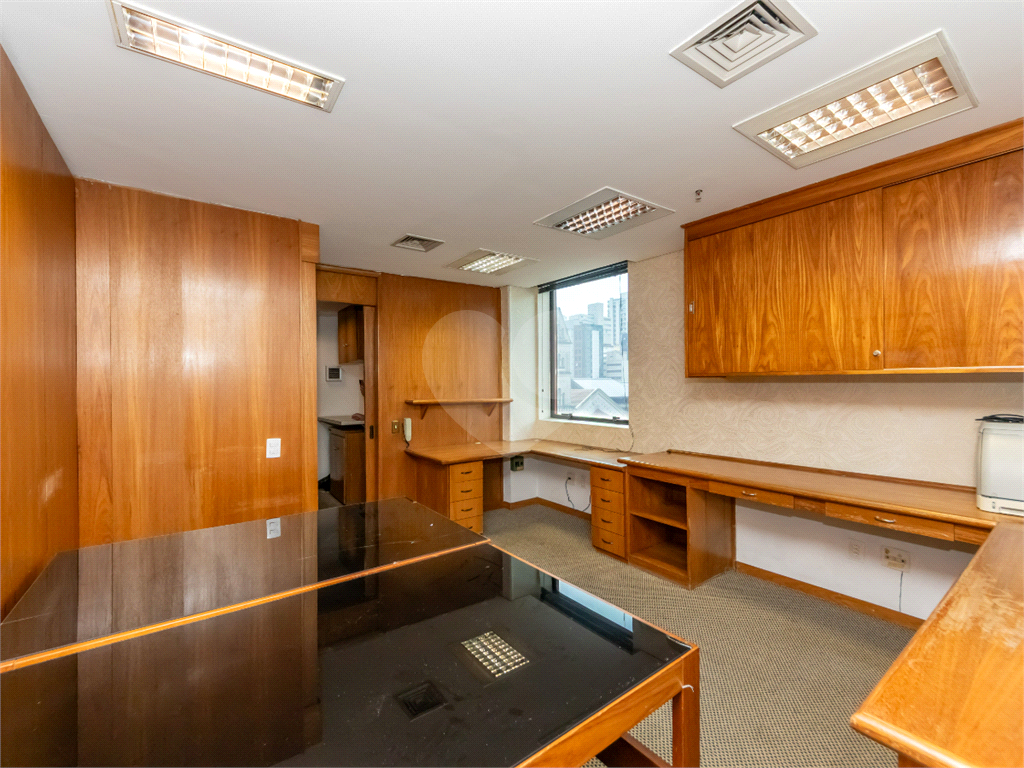 Conjunto comercial à venda no Jardim Paulista – 143 m², 6 salas e 4 vagas