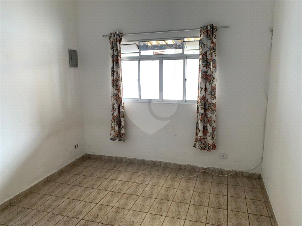 Imóvel de 375m² com casa principal grande de 3 quartos mais duas casas ao fundo Vila Yara OSASO