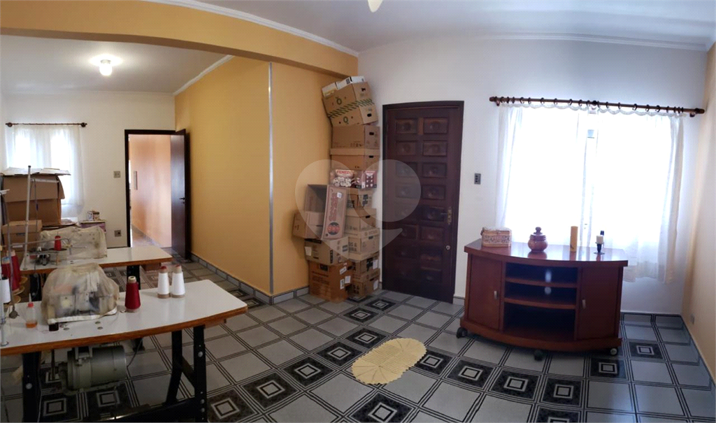 Imóvel de 375m² com casa principal grande de 3 quartos mais duas casas ao fundo Vila Yara OSASO