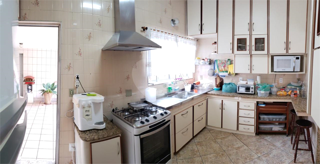 Imóvel de 375m² com casa principal grande de 3 quartos mais duas casas ao fundo Vila Yara OSASO