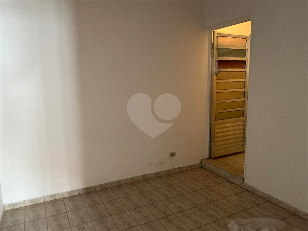 Imóvel de 375m² com casa principal grande de 3 quartos mais duas casas ao fundo Vila Yara OSASO