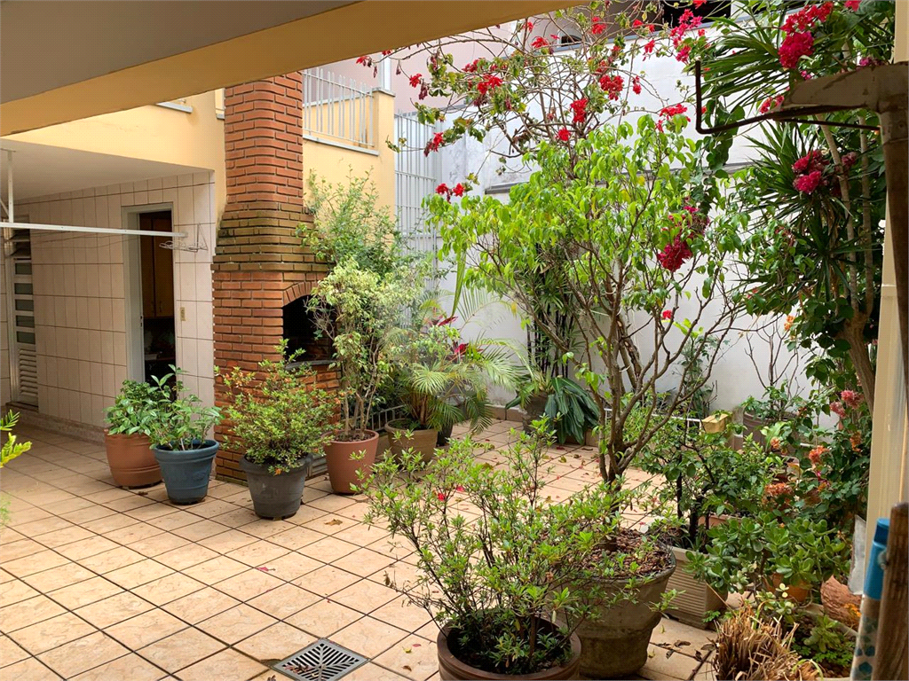 Imóvel de 375m² com casa principal grande de 3 quartos mais duas casas ao fundo Vila Yara OSASO