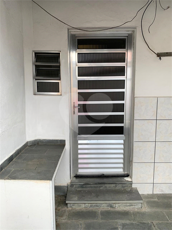 Imóvel de 375m² com casa principal grande de 3 quartos mais duas casas ao fundo Vila Yara OSASO