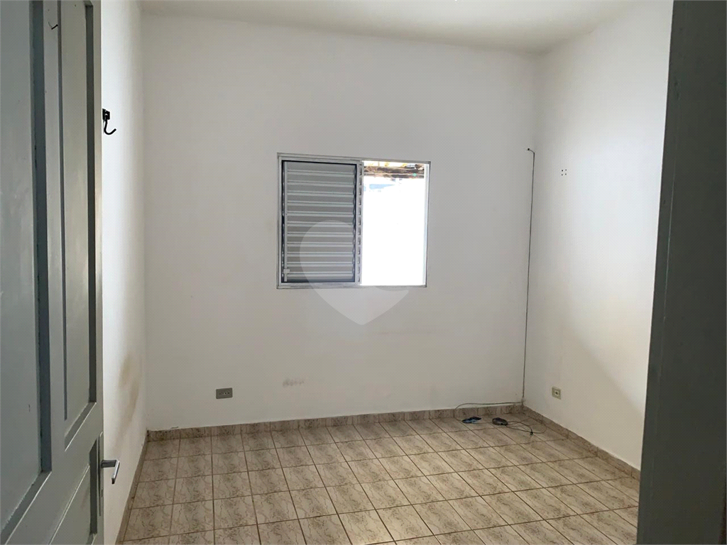 Imóvel de 375m² com casa principal grande de 3 quartos mais duas casas ao fundo Vila Yara OSASO