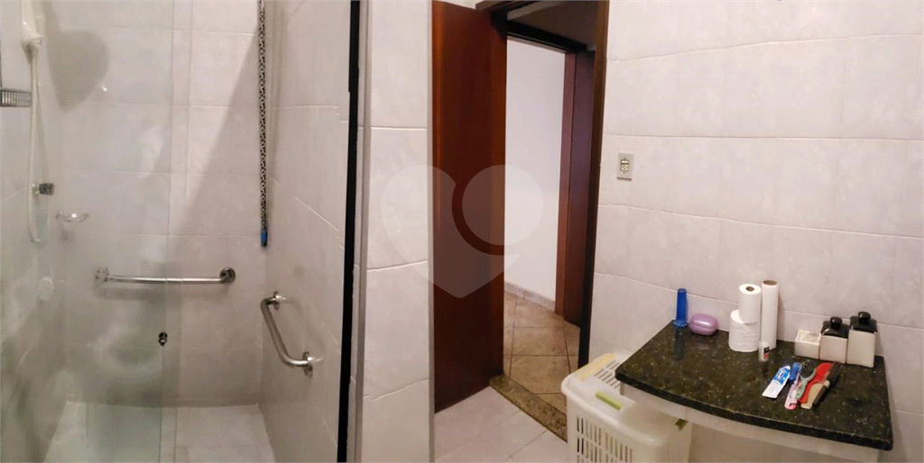 Imóvel de 375m² com casa principal grande de 3 quartos mais duas casas ao fundo Vila Yara OSASO
