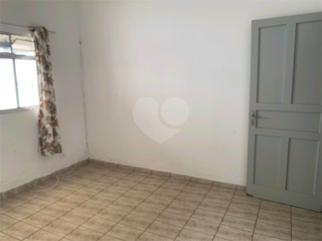 Imóvel de 375m² com casa principal grande de 3 quartos mais duas casas ao fundo Vila Yara OSASO