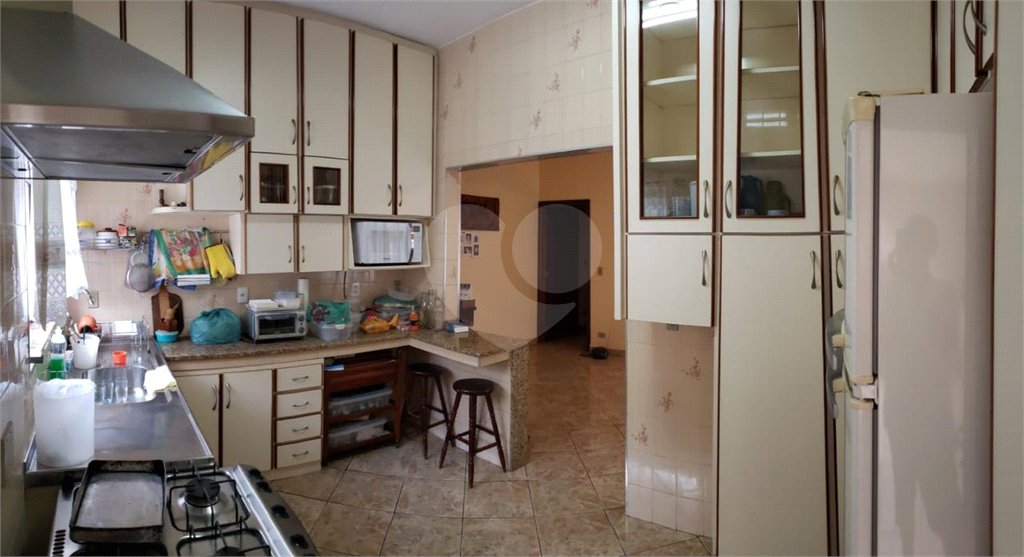 Imóvel de 375m² com casa principal grande de 3 quartos mais duas casas ao fundo Vila Yara OSASO