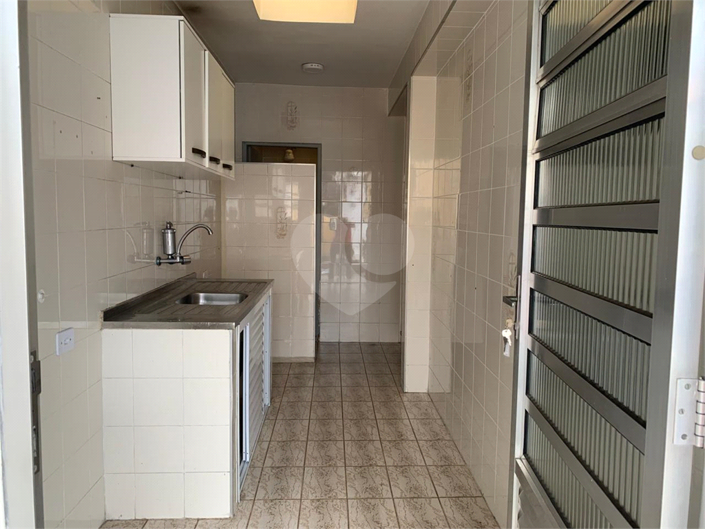 Imóvel de 375m² com casa principal grande de 3 quartos mais duas casas ao fundo Vila Yara OSASO