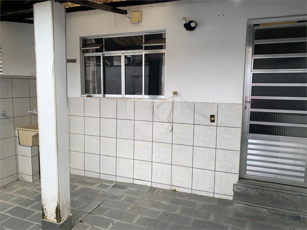 Imóvel de 375m² com casa principal grande de 3 quartos mais duas casas ao fundo Vila Yara OSASO