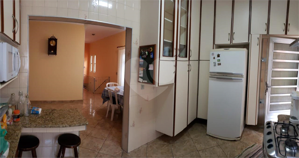 Imóvel de 375m² com casa principal grande de 3 quartos mais duas casas ao fundo Vila Yara OSASO