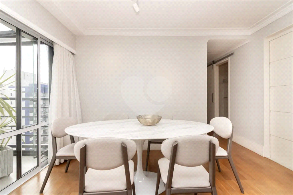 APARTAMENTO em VILA OLÍMPIA