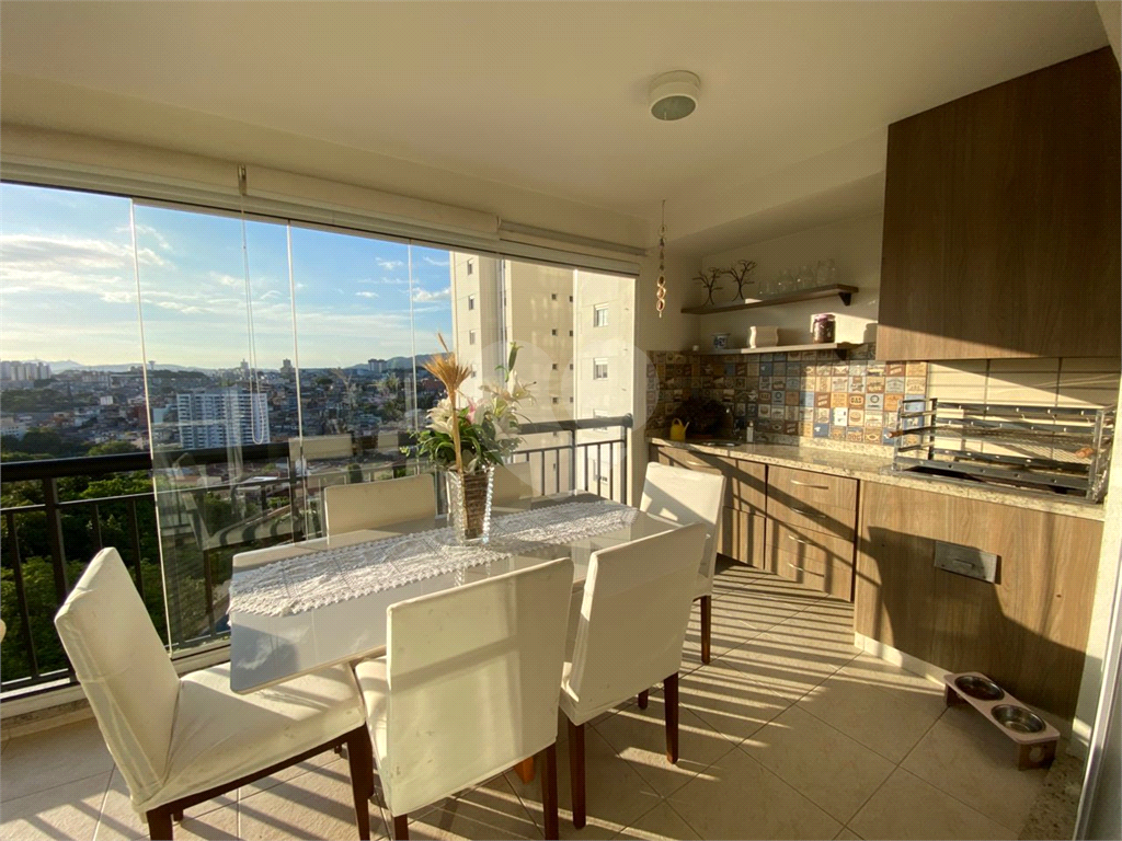 Apartamento com 3 quartos e varanda gourmet