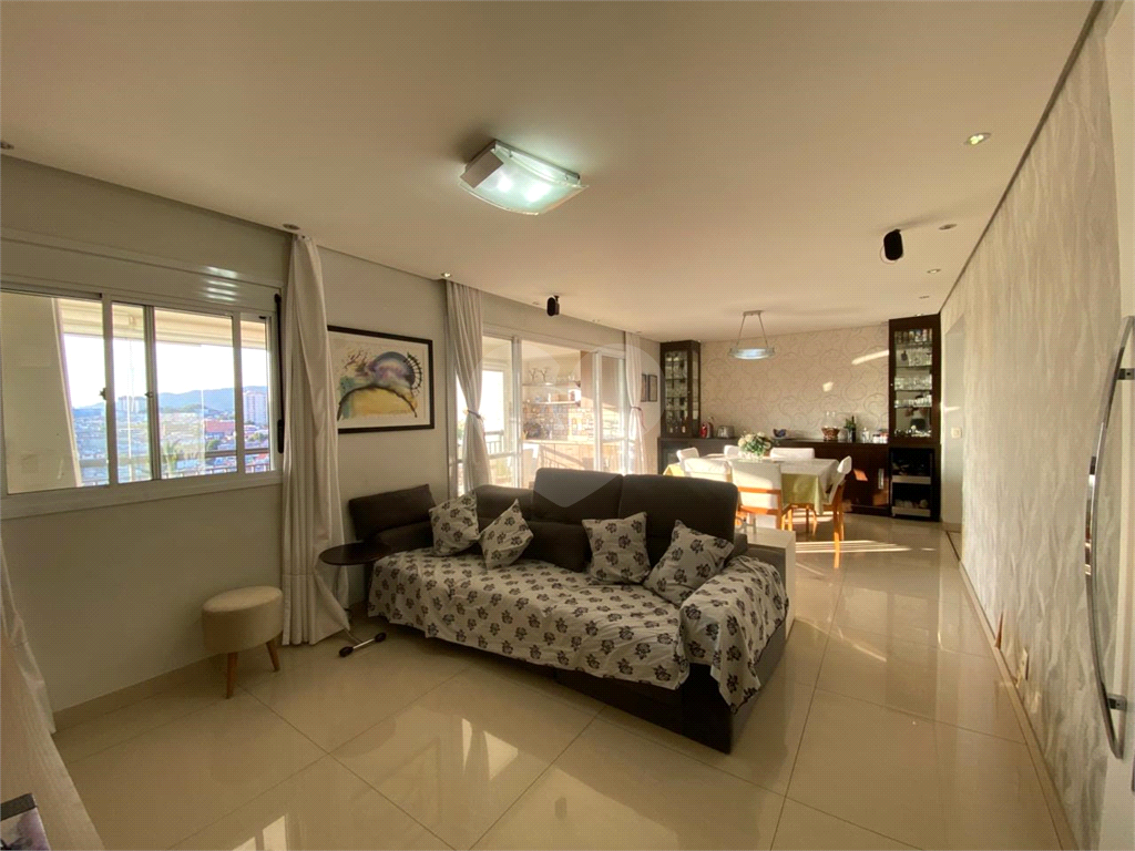 Apartamento com 3 quartos e varanda gourmet