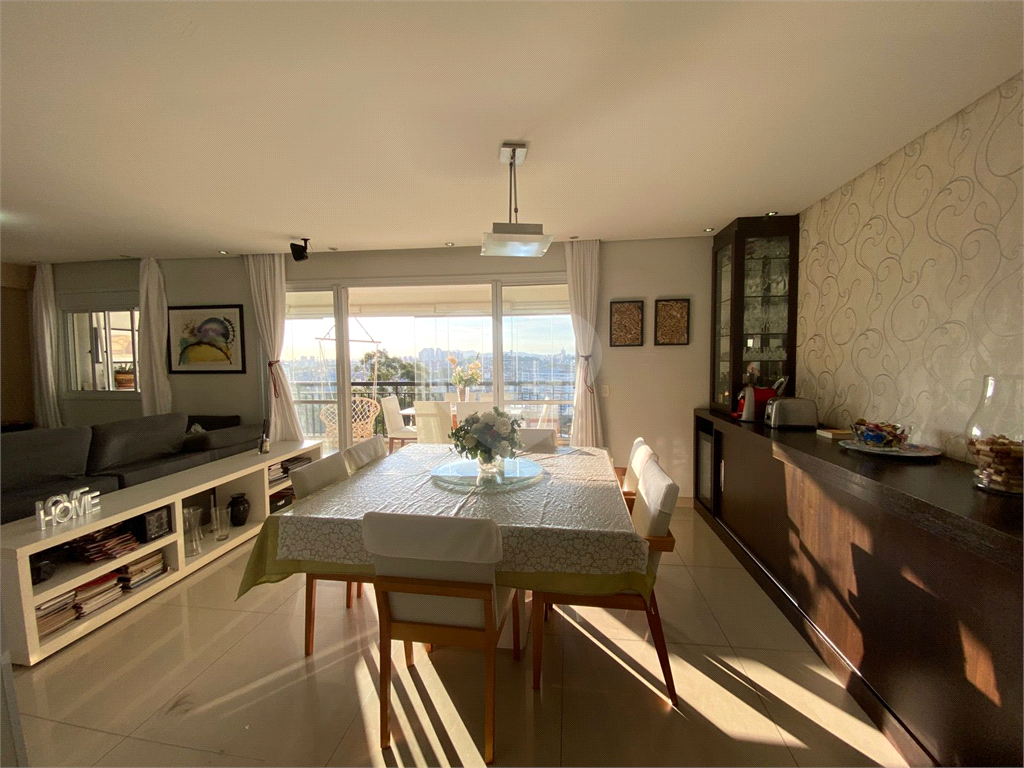 Apartamento com 3 quartos e varanda gourmet