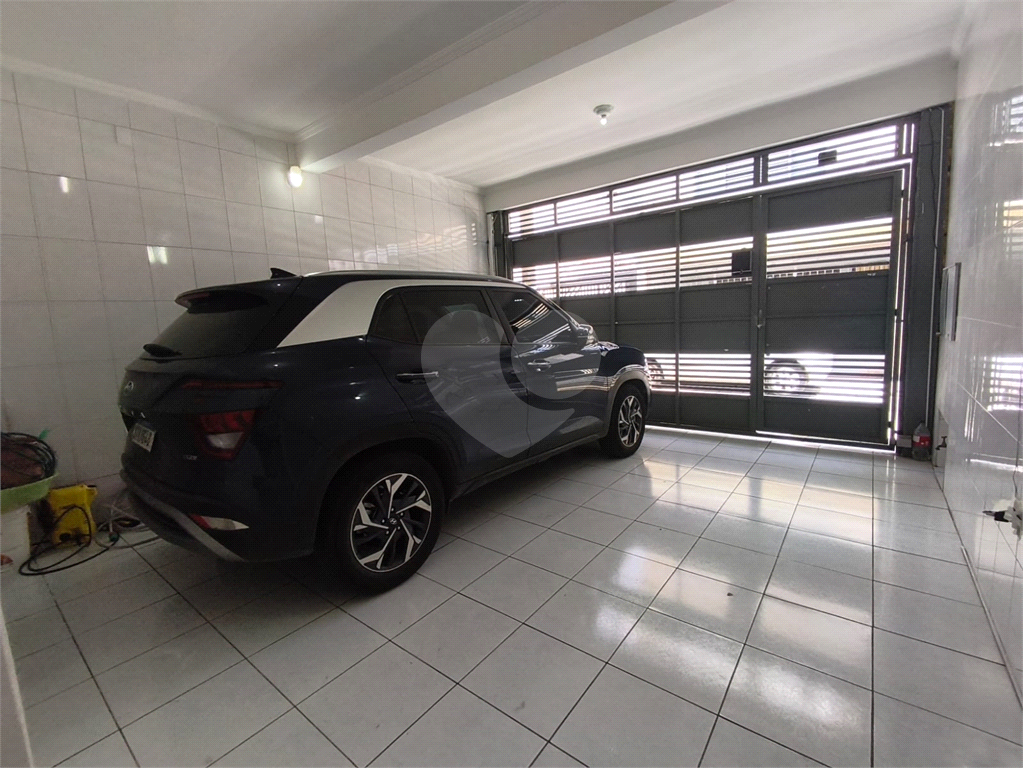 Casa à venda com churrasqueira e quintal