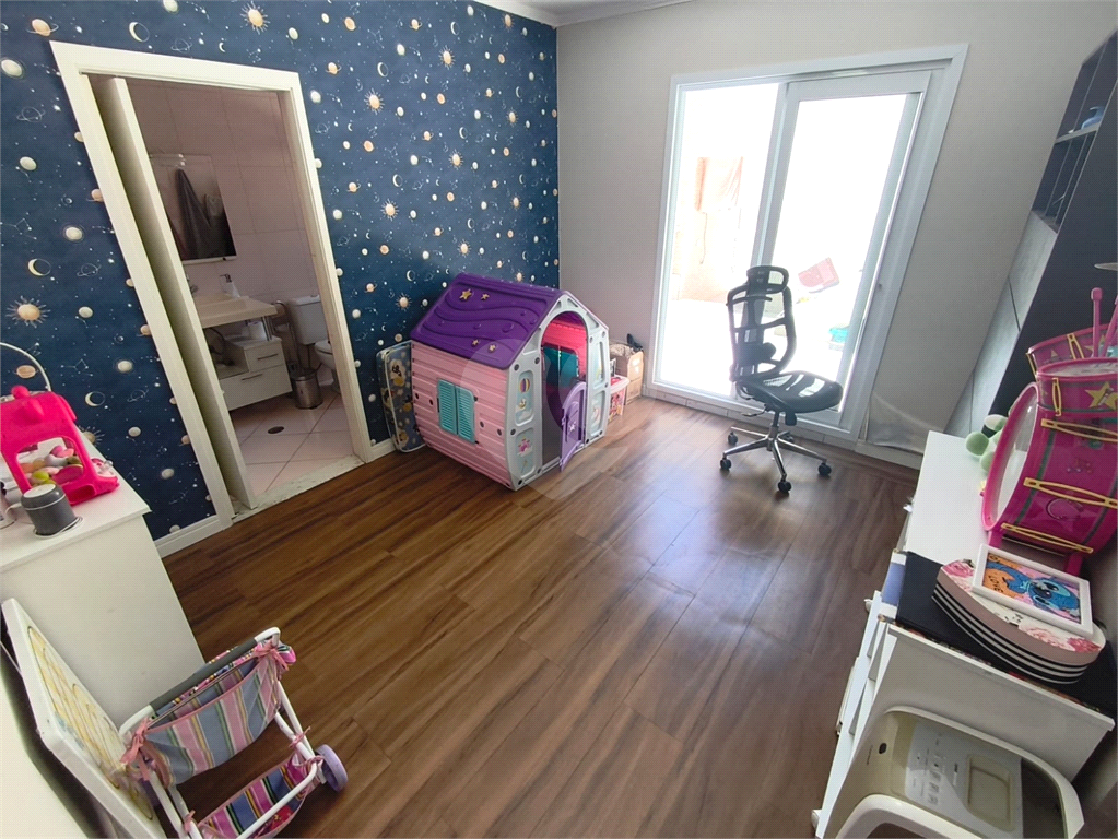 Casa à venda com churrasqueira e quintal