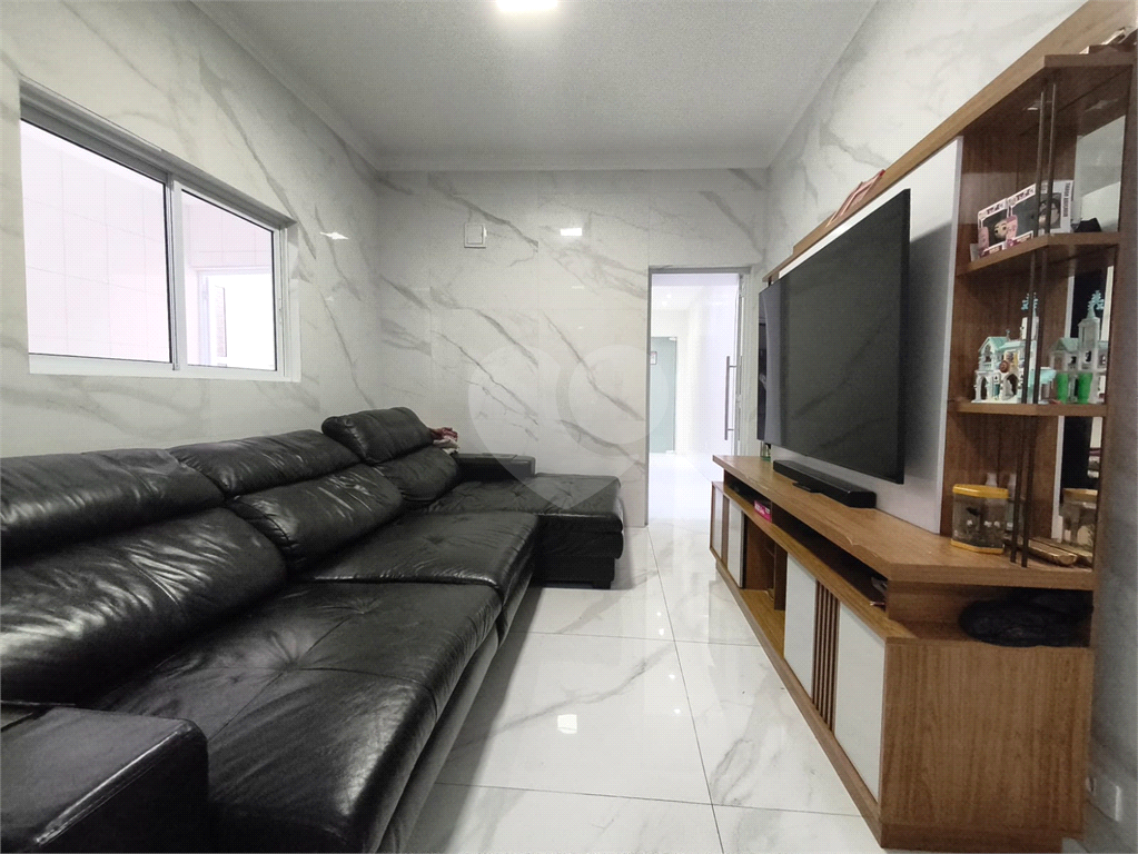 Casa à venda com churrasqueira e quintal