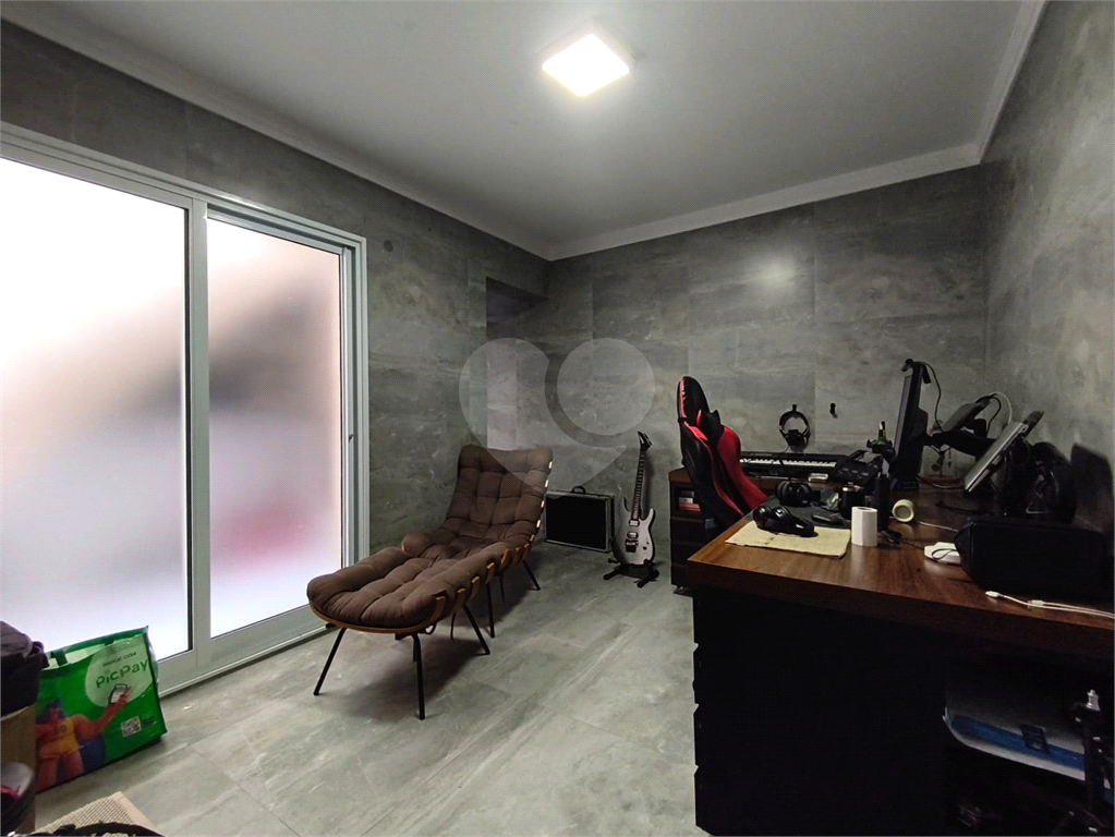 Casa à venda com churrasqueira e quintal