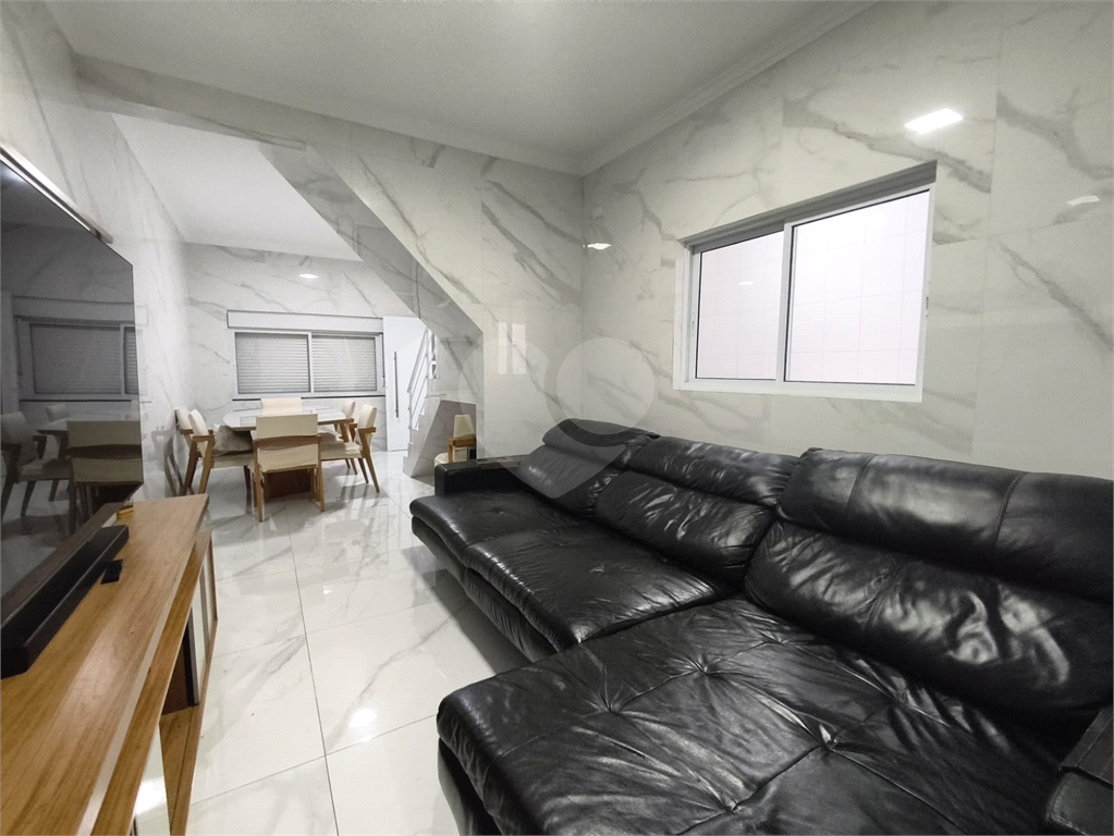 Casa à venda com churrasqueira e quintal