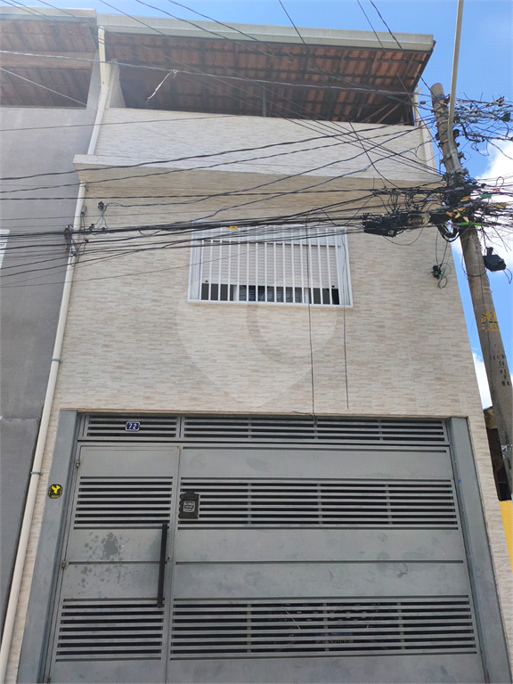 Casa à venda com churrasqueira e quintal