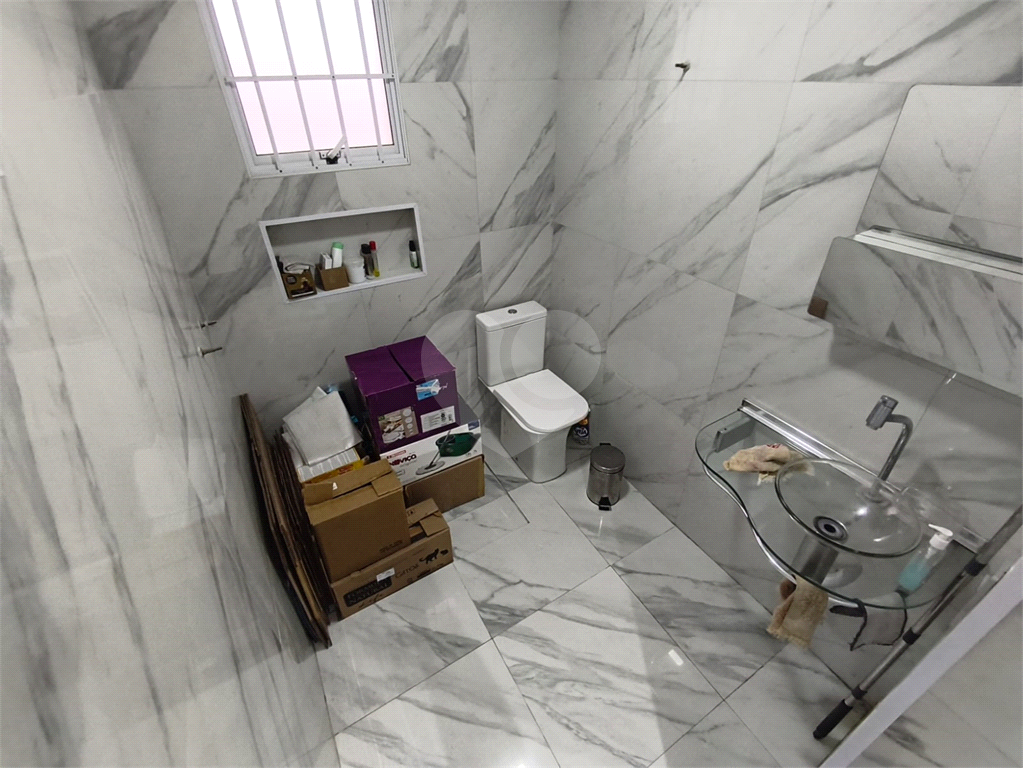 Casa à venda com churrasqueira e quintal