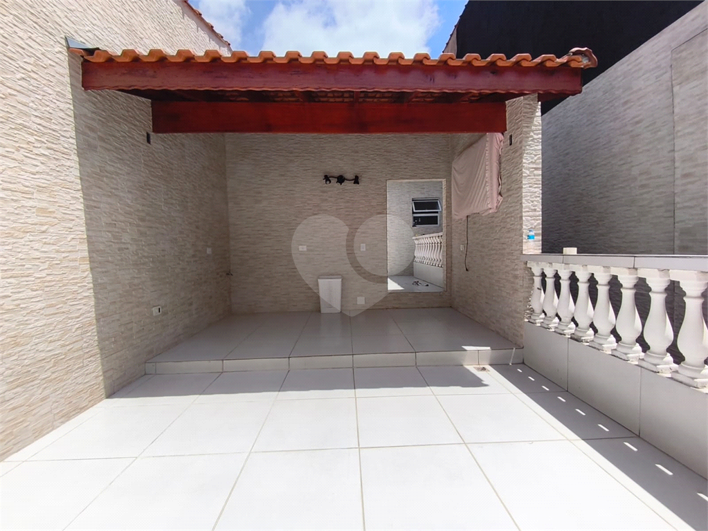 Casa à venda com churrasqueira e quintal