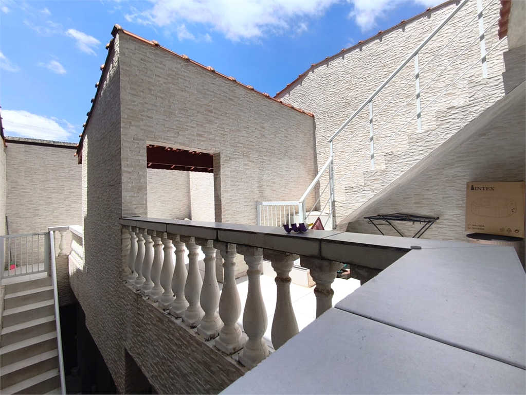 Casa à venda com churrasqueira e quintal