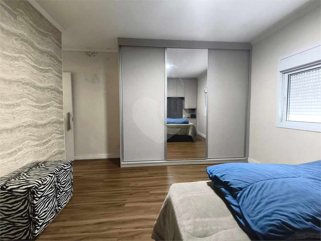 Casa à venda com churrasqueira e quintal