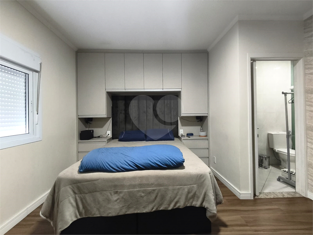 Casa à venda com churrasqueira e quintal