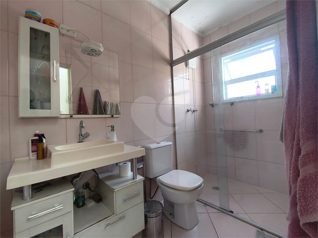 Casa à venda com churrasqueira e quintal