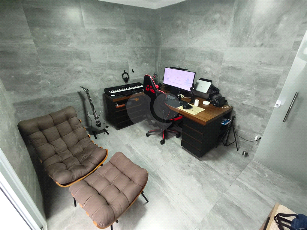 Casa à venda com churrasqueira e quintal