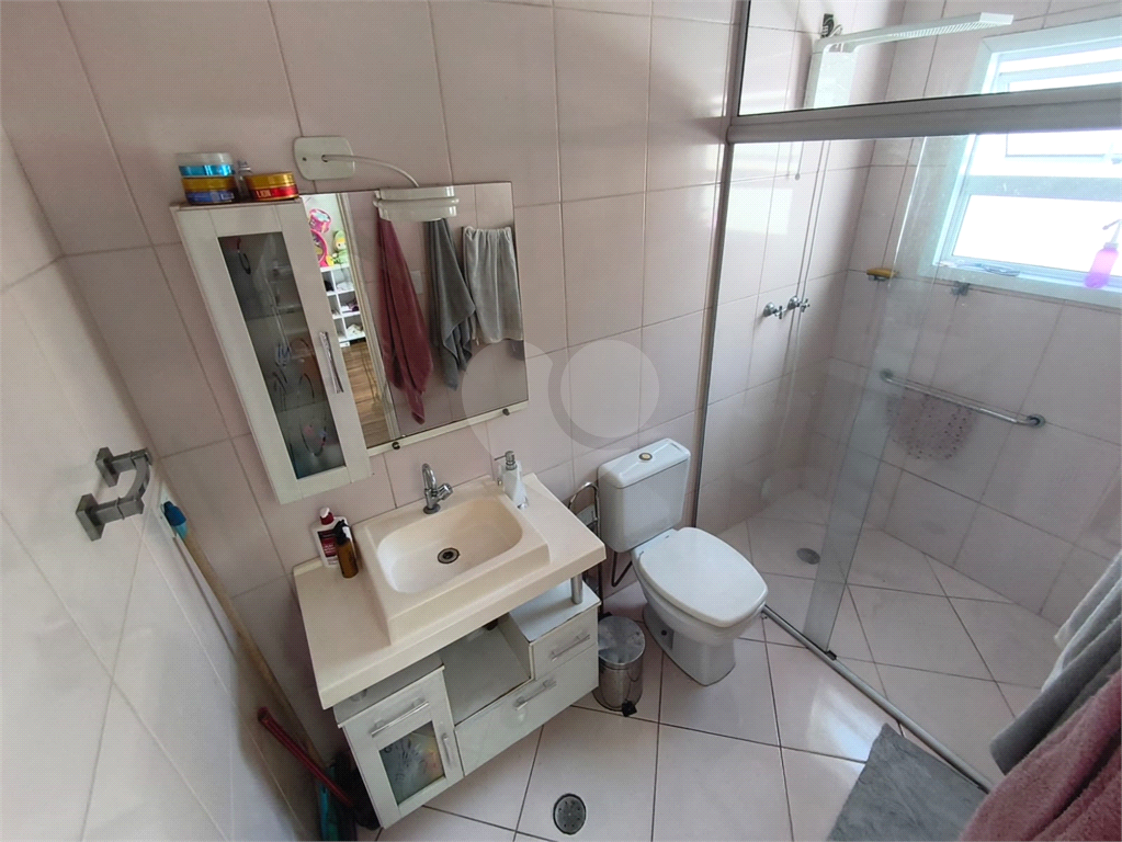 Casa à venda com churrasqueira e quintal