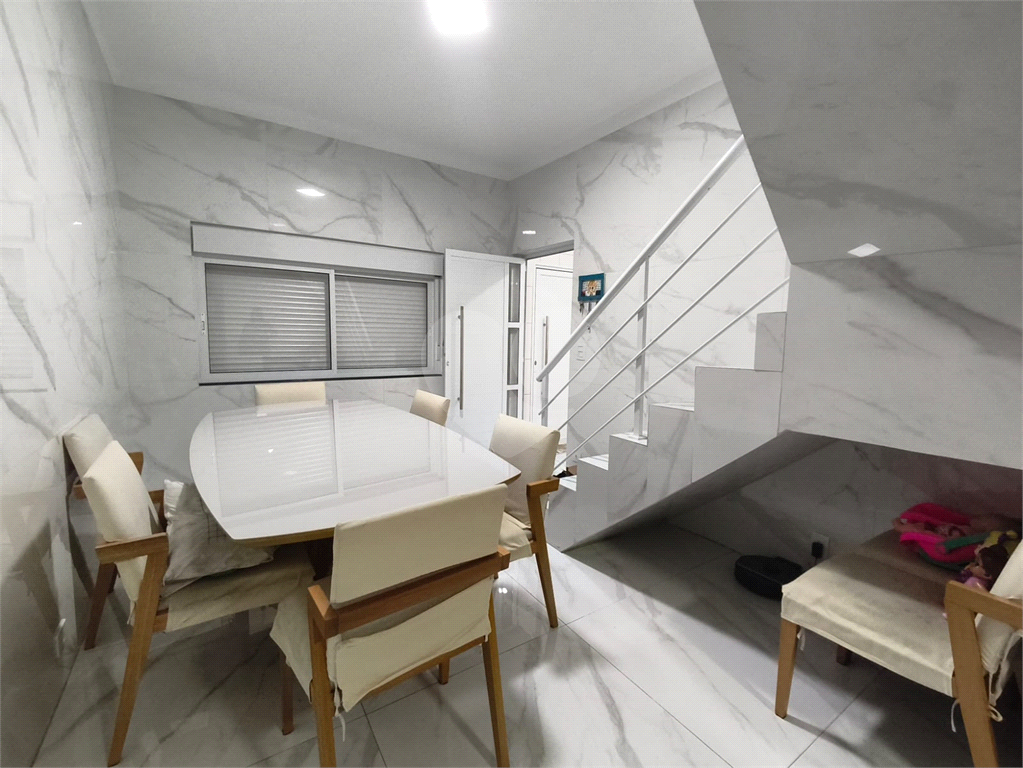 Casa à venda com churrasqueira e quintal