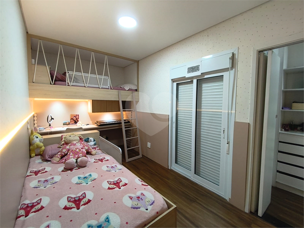 Casa à venda com churrasqueira e quintal