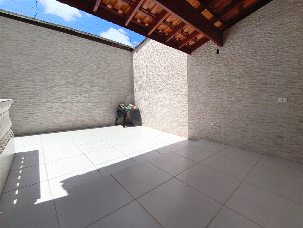 Casa à venda com churrasqueira e quintal