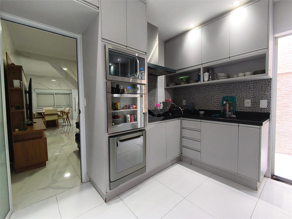 Casa à venda com churrasqueira e quintal