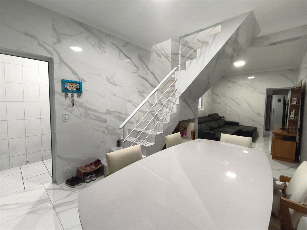 Casa à venda com churrasqueira e quintal