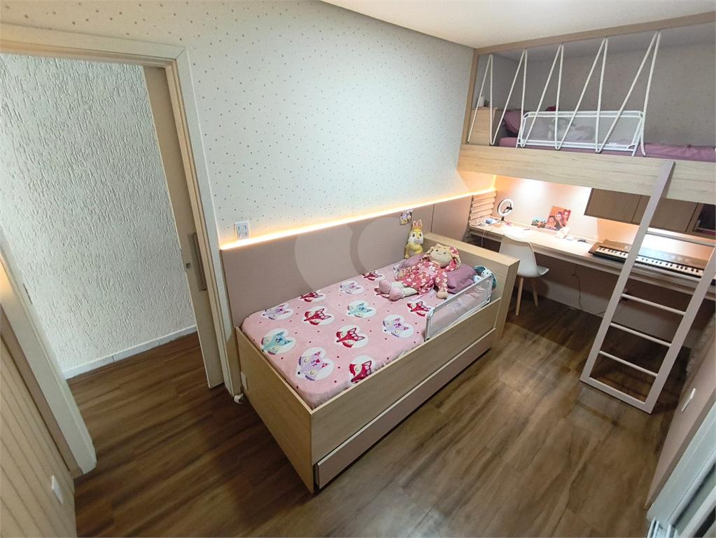 Casa à venda com churrasqueira e quintal