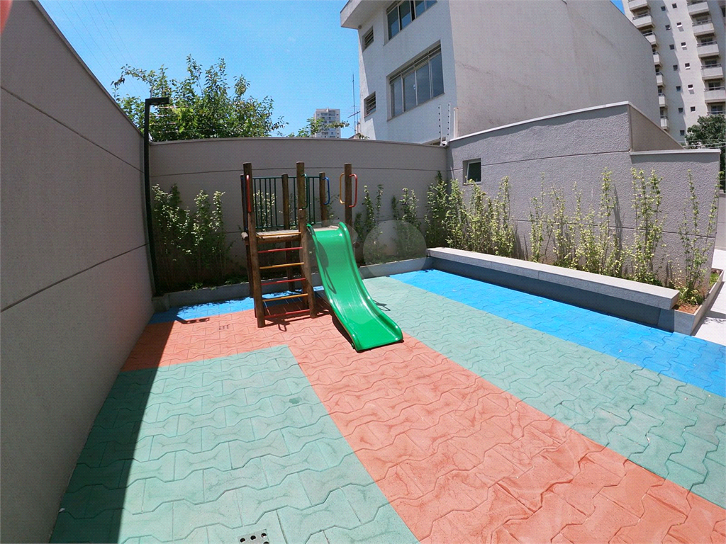 Aconchegante studio de 32m2 para alugar com 1 quarto, 1 banheiro e 1 vaga de garagem.