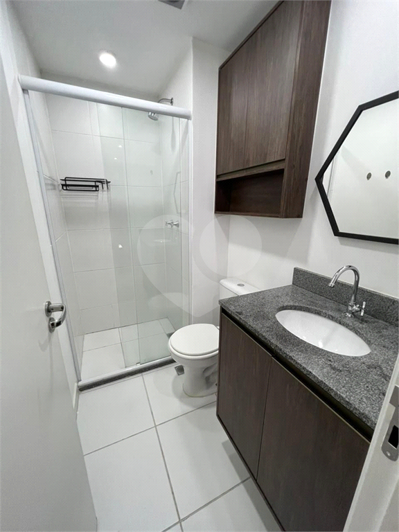 Aconchegante studio de 32m2 para alugar com 1 quarto, 1 banheiro e 1 vaga de garagem.